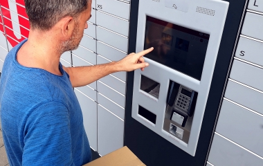 社保自助一体机，可以有效减少柜台窗口的排队等候时间，提高社保服务的效率。